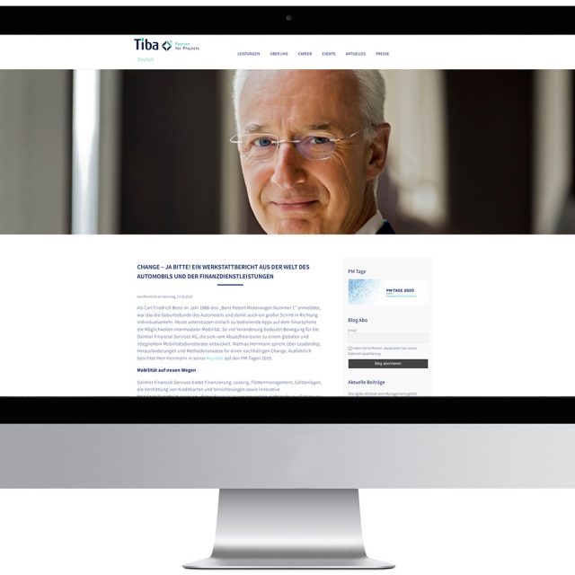 Bildschirm von einem iMac mit einer Webseite von Tiba Management